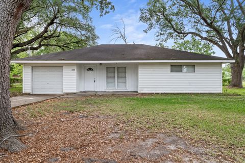 Photo of 2406 40th Street, Orange, TX 77630 (MLS # 266881)