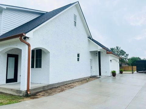 A home in Vidor