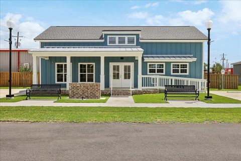 Photo of 1119 Atlanta Ave, Nederland, TX 77627 (MLS # 257090)
