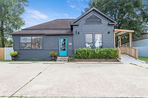 Photo of 220 E Ave J, Silsbee, TX 77656 (MLS # 261498)