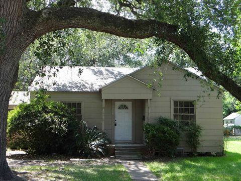 Photo of 3100 30th St., Port Arthur, TX 77642 (MLS # 265136)