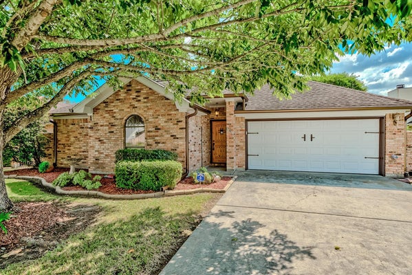 325 CASTLE DR, PORT NECHES, TX 77651 - Image 73ba3dc5e377af1625b07fe9dbbcdb6e/362077776