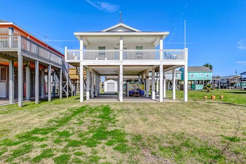 Photo of 862 Holiday, Crystal Beach, TX 77650 (MLS # 266191)