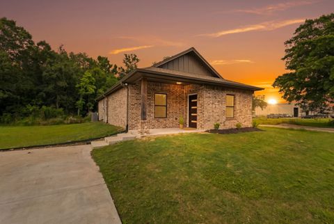 Photo of 695 Jones, Bridge City, TX 77611 (MLS # 267528)