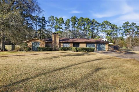 Photo of 1025 Strickland, Vidor, TX 77662 (MLS # 264794)