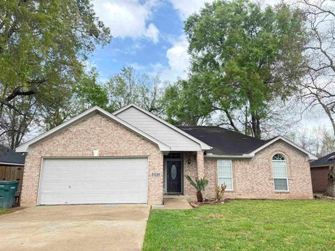 Photo of 8430 Enchanted Ave, Beaumont, TX 77708 (MLS # 265839)