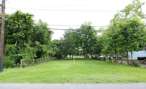 Photo of 695 Shell Street, Beaumont, TX 77705 (MLS # 263584)