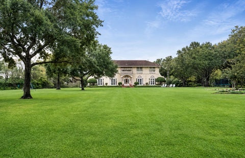 Photo of 103 W Caldwood Dr, Beaumont, TX 77707 (MLS # 269377)