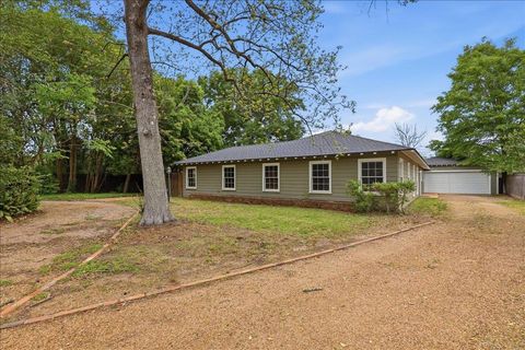 Photo of 5590 Clinton St, Beaumont, TX 77706 (MLS # 266389)
