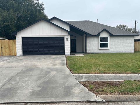 Photo of 2229 Patricia Ln, Port Neches, TX 77651 (MLS # 263455)