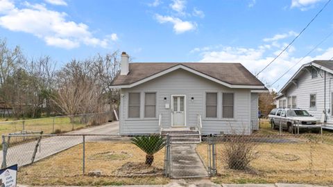 Photo of 3860 Irving Avenue, Beaumont, TX 77705 (MLS # 265184)
