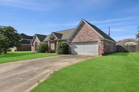 A home in Vidor