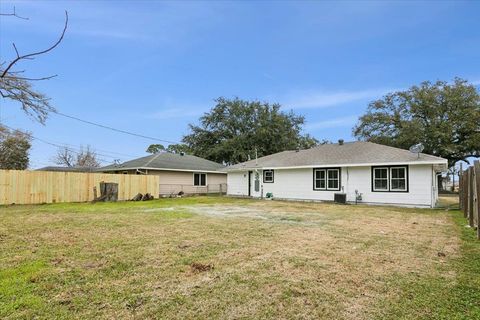 A home in Groves