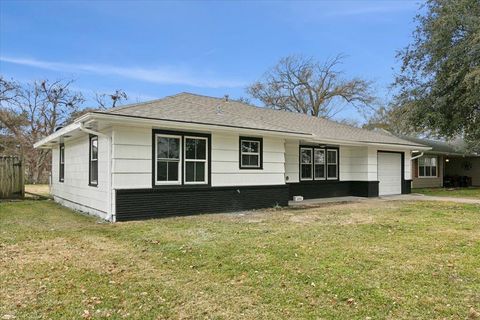 A home in Groves