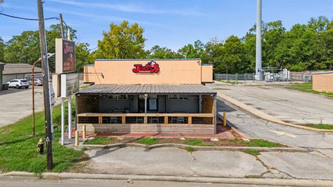 Photo of 425 N Main Street, Vidor, TX 77662 (MLS # 251554)