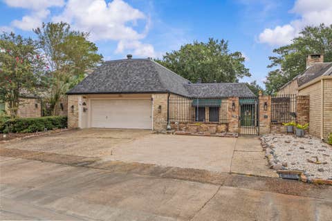 Photo of 320 Summerwood, Beaumont, TX 77706 (MLS # 269796)
