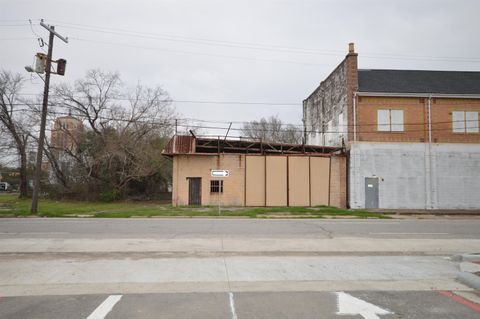 Photo of 1235 Park St, Beaumont, TX 77701 (MLS # 265025)