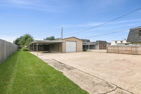 A home in Port Neches