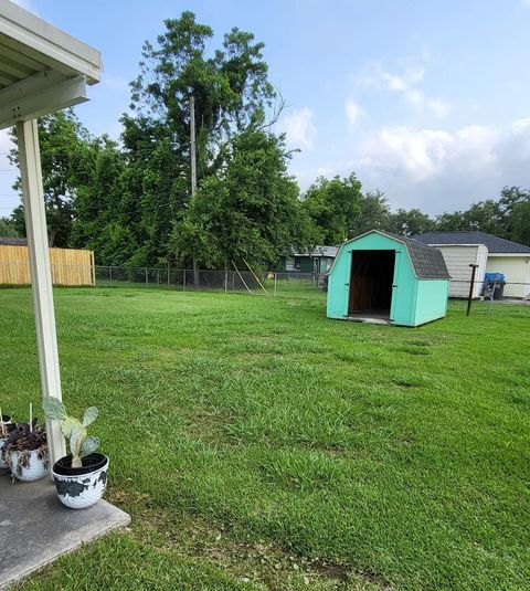 A home in Groves