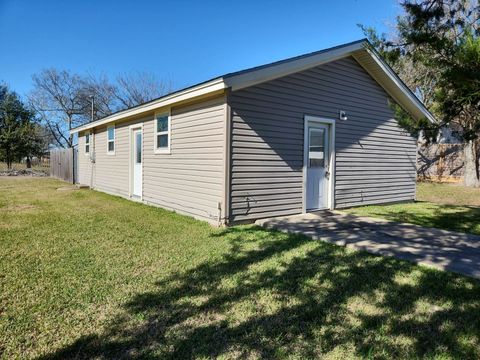 Photo of 1902 Grant St #B, Nederland, TX 77627 (MLS # 264377)