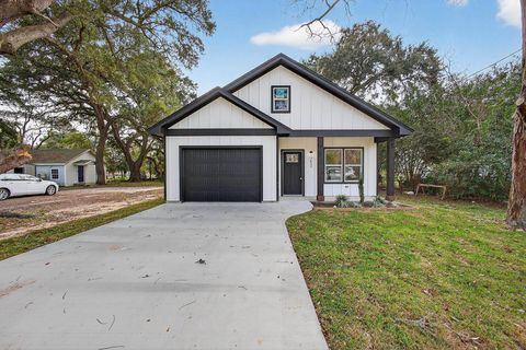 Photo of 7825 Brighton, Beaumont, TX 77707 (MLS # 264542)