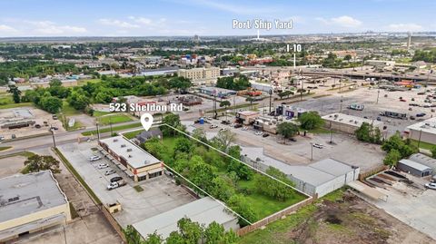 Photo of 523 Sheldon, Houston, TX 77530 (MLS # 266609)