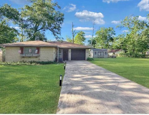 Photo of 2814 Glenda Dr., Orange, TX 77632 (MLS # 266501)