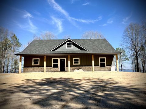 A home in Broaddus