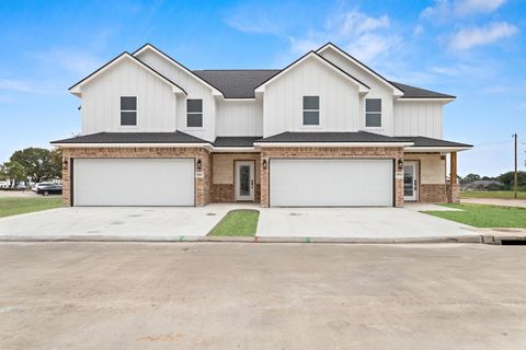 Photo of 884 Meloreen, Port Neches, TX 77651 (MLS # 263363)
