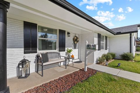 Photo of 216 35th St, Nederland, TX 77627 (MLS # 263278)