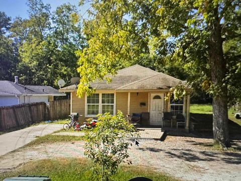 Photo of 5145 Pine Burr Blvd, Beaumont, TX 77708 (MLS # 266549)