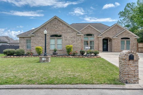 Photo of 1000 Charlotte Ln, Bridge City, TX 77611 (MLS # 266353)