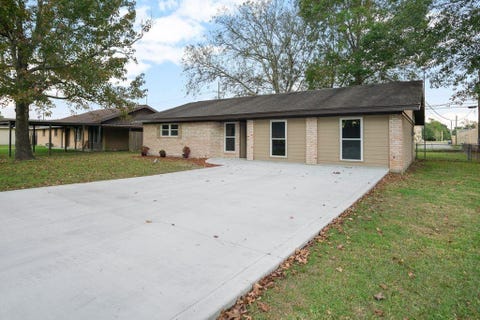 Photo of 1347 E Palm Dr, Winnie, TX 77665 (MLS # 270316)