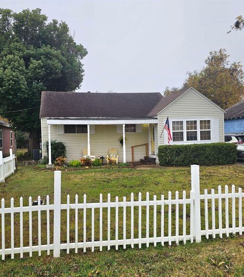 Photo of 916 S 12th, Nederland, TX 77627 (MLS # 263736)