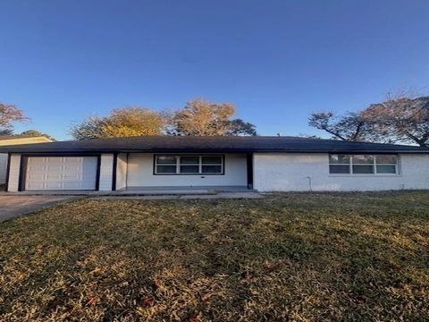 Photo of 4030 Bayou Dr, Beaumont, TX 77707 (MLS # 263681)