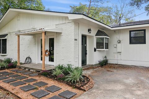 A home in Groves