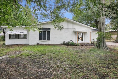 A home in Groves