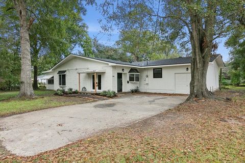 A home in Groves