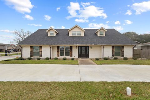Photo of 4840 McKinley Ave, Groves, TX 77619 (MLS # 265478)