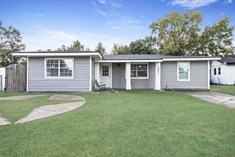 Photo of 3861 Bellgreen Pl, Beaumont, TX 77707 (MLS # 263265)