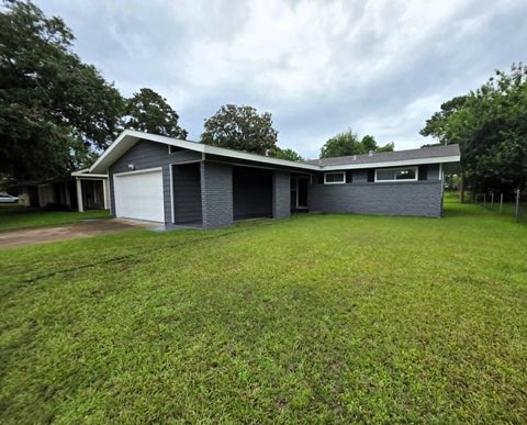 Property photo of 870 Carolina Dr, Bridge City, TX 77611