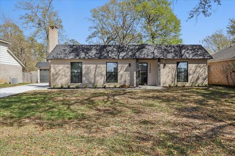 Photo of 1150 Ivy Lane, Beaumont, TX 77706 (MLS # 266516)