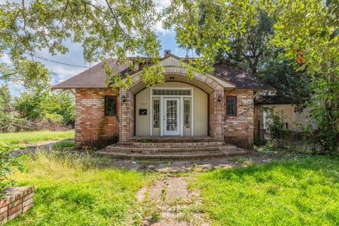 Photo of 2365 McFaddin, Beaumont, TX 77702 (MLS # 271568)