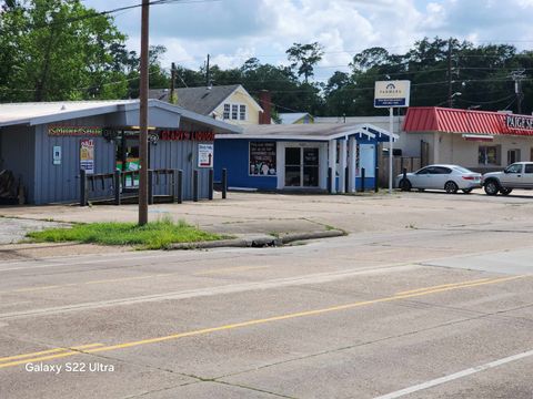 Photo of 4175 Gladys Avenue, Beaumont, TX 77706 (MLS # 259008)