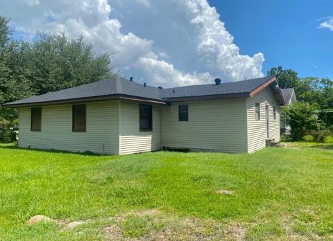 Photo of 900 14th, Port Arthur, TX 77640 (MLS # 264203)