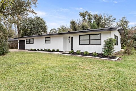 Photo of 3317 Pelican, Orange, TX 77630 (MLS # 264410)