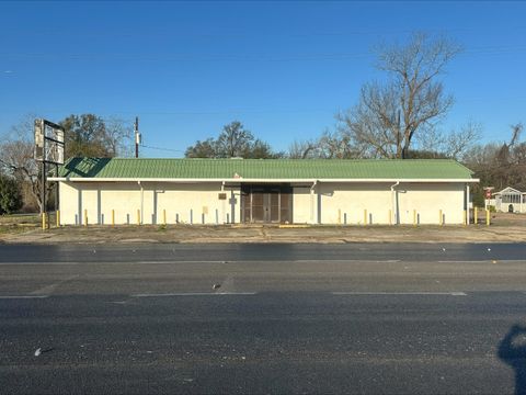 Photo of 1009 Simmons, Orange, TX 77630 (MLS # 264600)