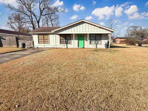 Photo of 3780 Broadmoor Dr, Beaumont, TX 77707 (MLS # 264923)