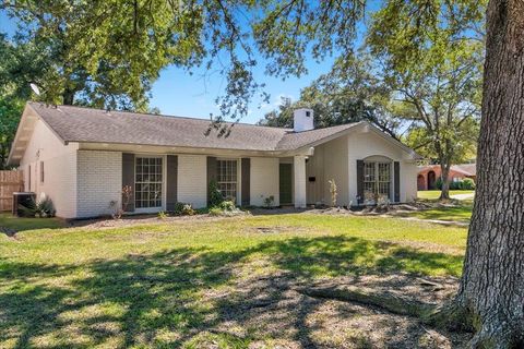 Photo of 930 Hibiscus, Beaumont, TX 77706 (MLS # 268052)
