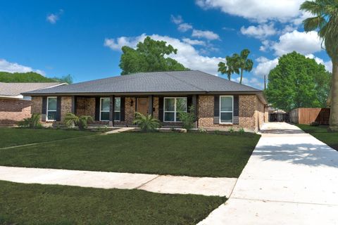 Photo of 662 Birchwood Dr, Port Neches, TX 77651 (MLS # 266060)